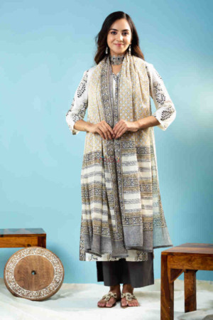 Image for Kusvaa Kuoj171 Kshobhini Kurta With Mulmul Dupatta And Pant Front