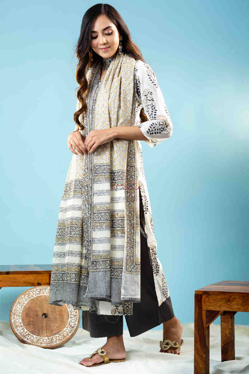 Image for Kusvaa Kuoj171 Kshobhini Kurta With Mulmul Dupatta And Pant Side