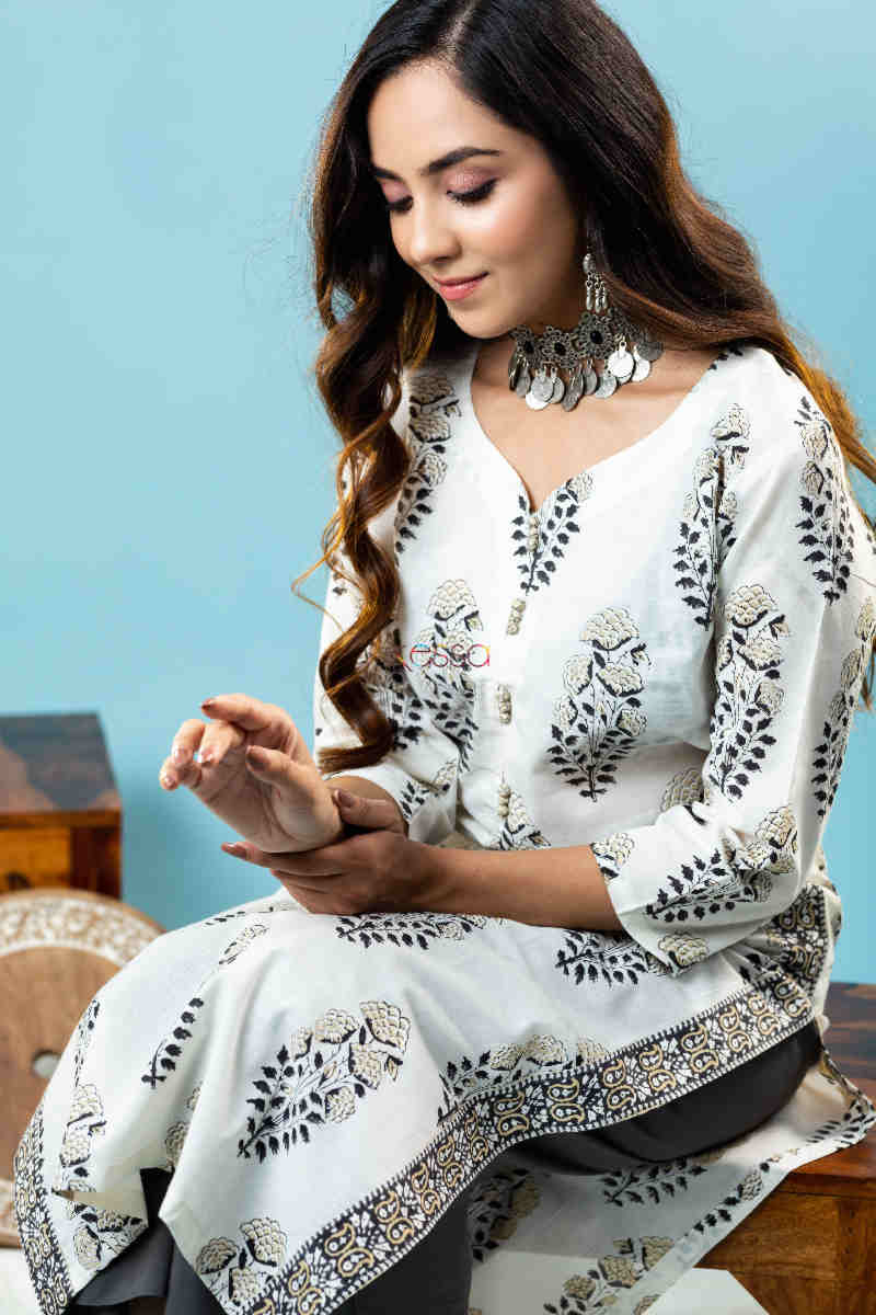 Image for Kusvaa Kuoj171 Kshobhini Kurta With Mulmul Dupatta And Pant Sitting