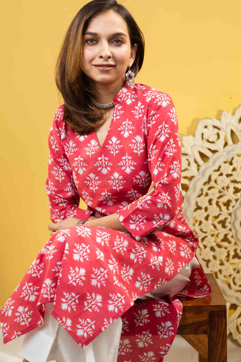 Image for Kusvaa Taf77 Ishu Regular Straight Fit Kurta Sitting