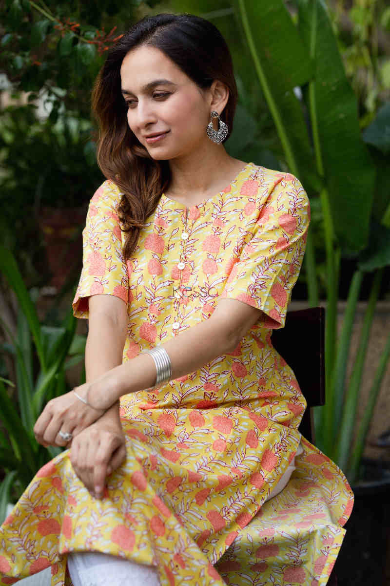 Image for Kusvaa Vcr111 Kavni Straight Fit Regular Wear Kurta Sitting