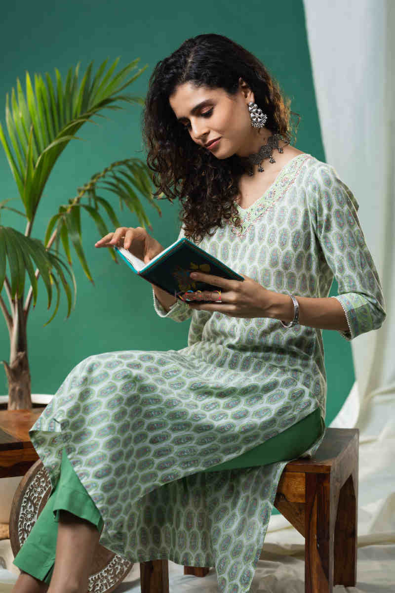 Image for Kusvaa Vcr117 Kirati Block Print Straight Kurta Sitting