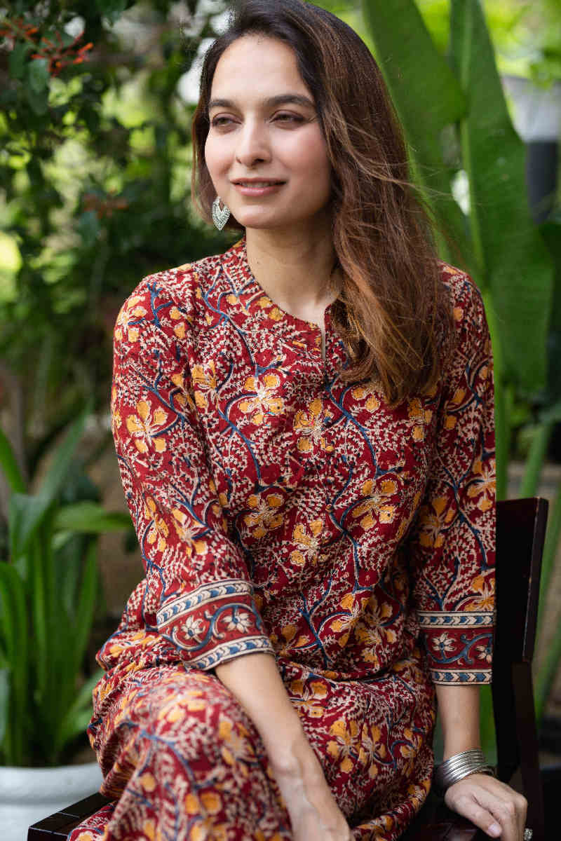 Image for Kusvaa Ws840 Aatmaja Kalamkari Mid Length Kurta Sitting