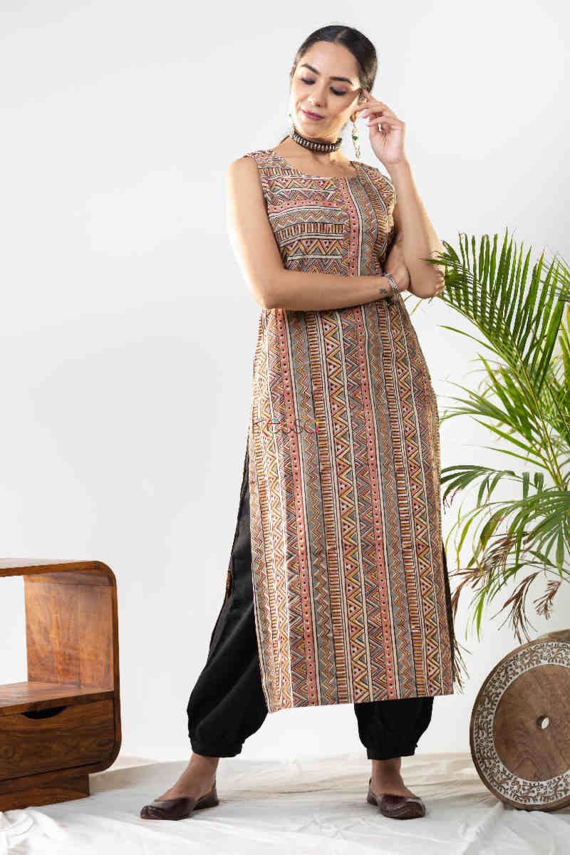 Image for Kusvaa Ws845 Baruni Straight Kalamkari Sleeveless Kurta Look