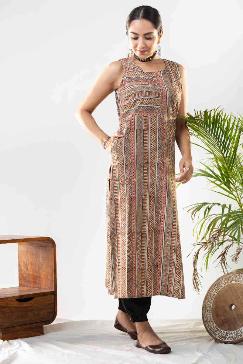 Image for Kusvaa Ws845 Baruni Straight Kalamkari Sleeveless Kurta Pocket