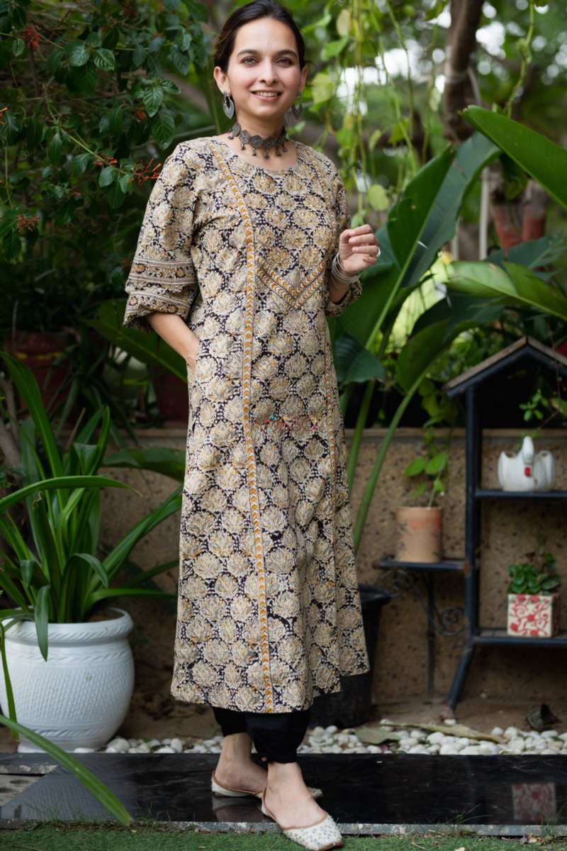 Image for Kusvaa Ws856 Adwita Kalamkari Straight Fit Kurta Side