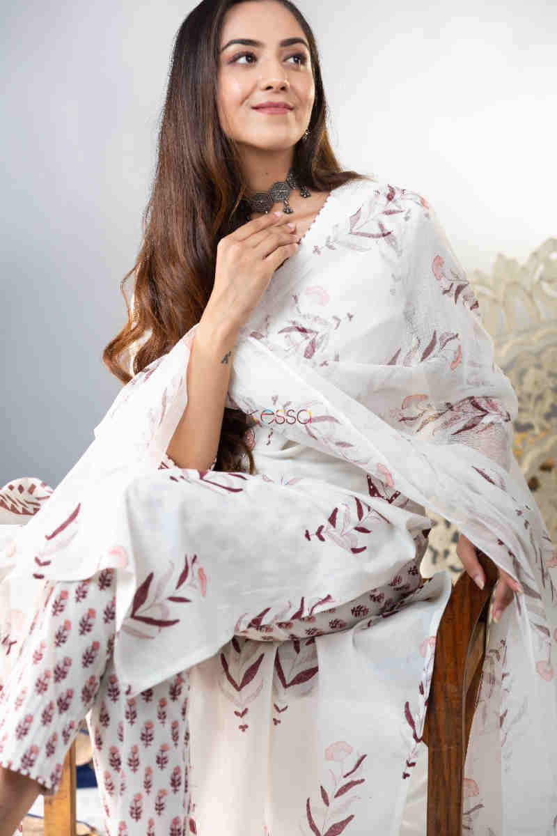 Image for Kusvaa Wsr281 Yashita Block Printed Complete Suit Set Sitting