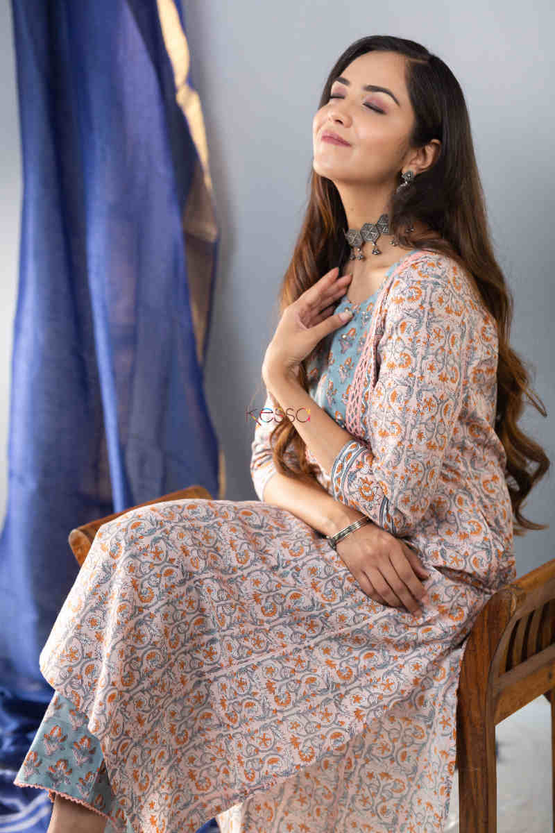 Image for Kusvaa Wsr282 Surasa Block Printed Kurta With Pant Sitting
