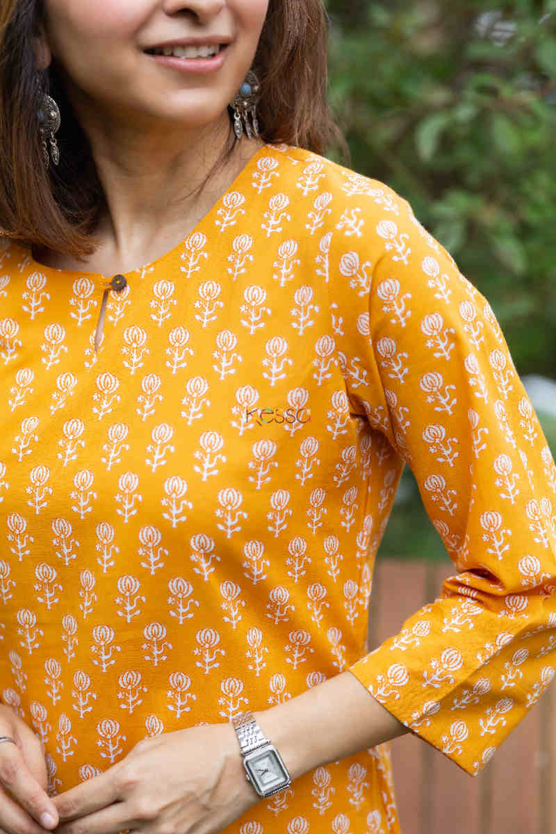 Image for Kusvaa Taf81 Vanhi Cotton Straight Fit Kurta Closeup