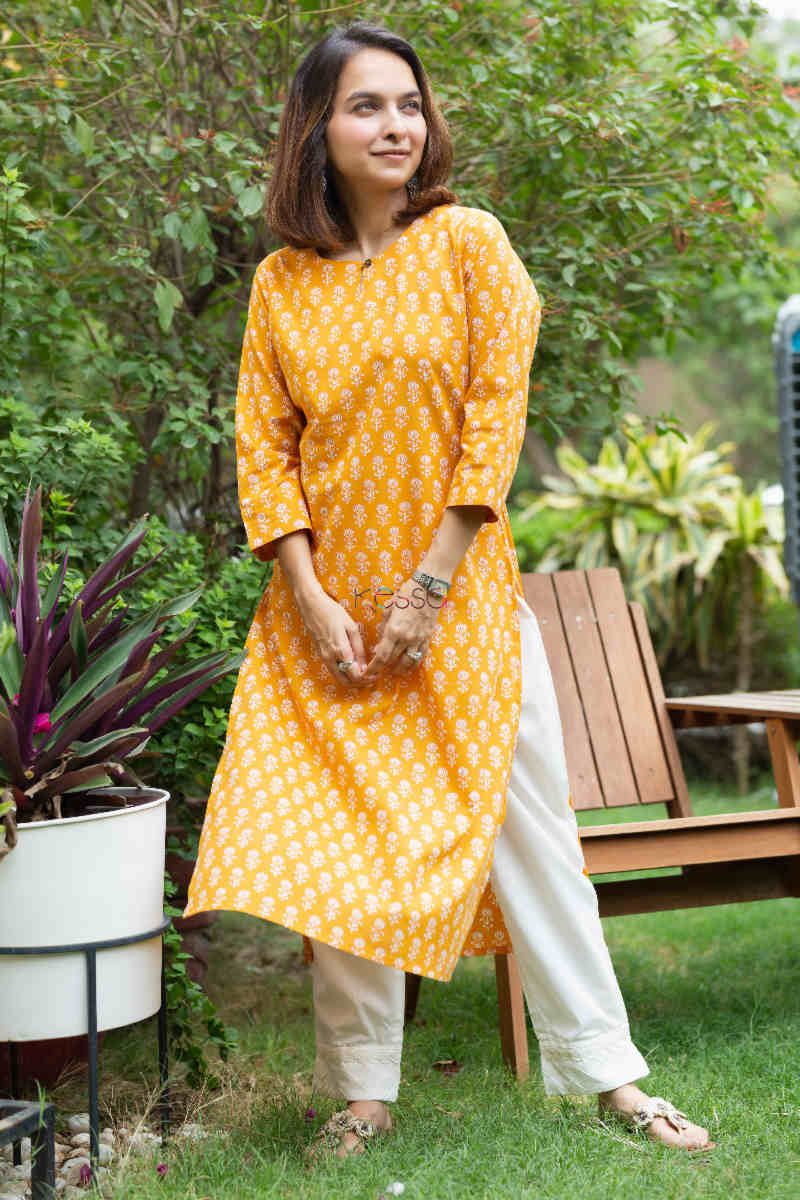 Image for Kusvaa Taf81 Vanhi Cotton Straight Fit Kurta Front