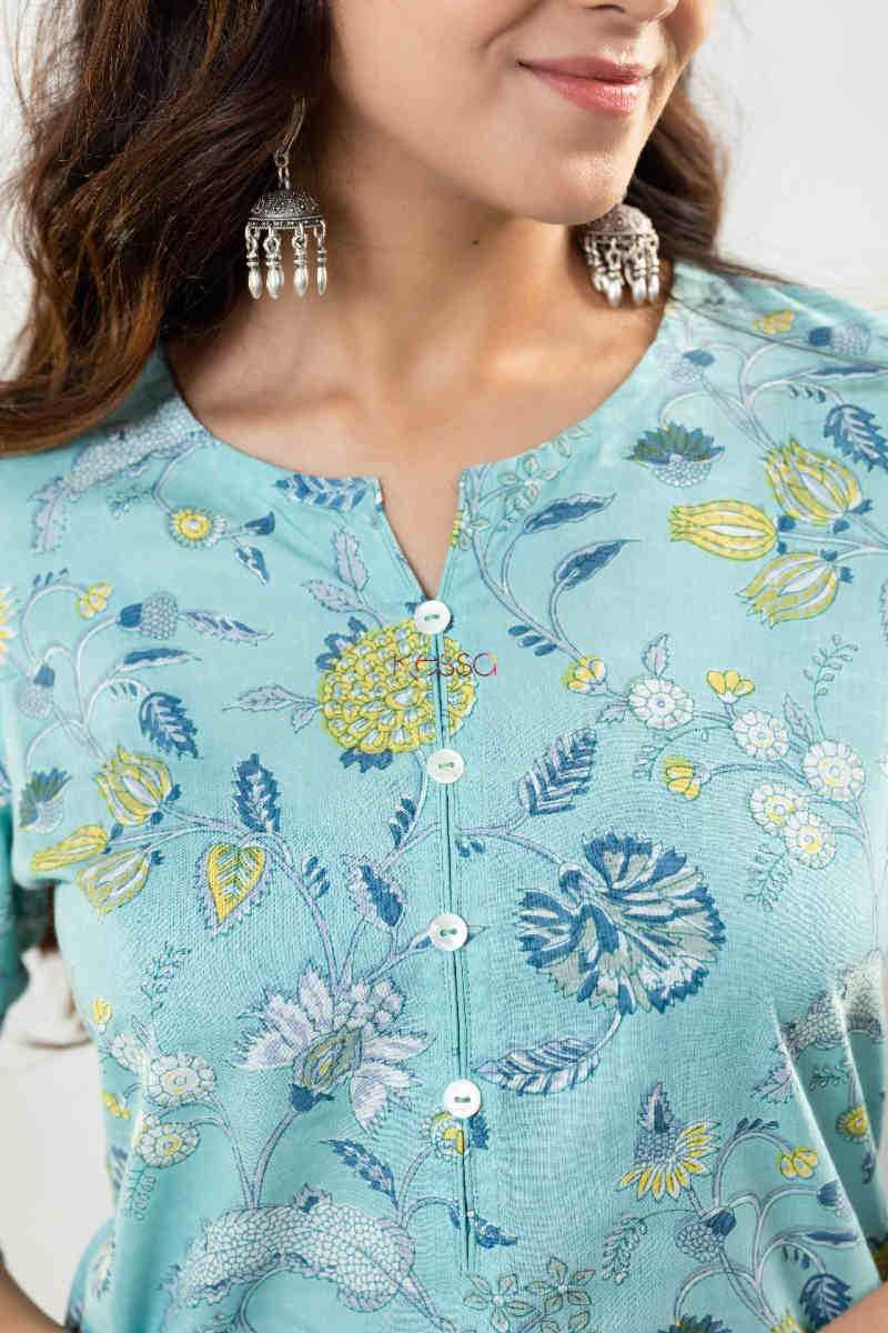 Image for Kusvaa Vcr121 Turvi Regular Straight Wear Cotton Kurta Closeup 1