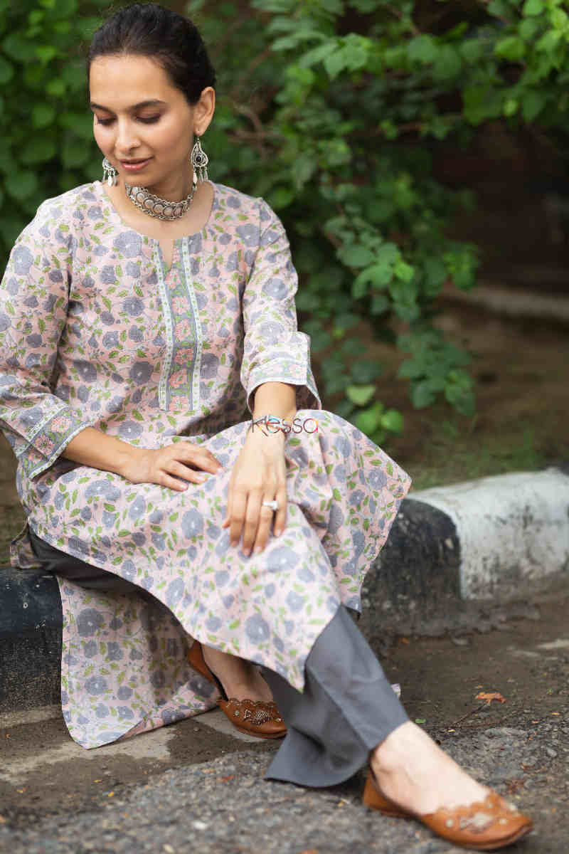 Image for Kusvaa Vcr124 Anokhi Cotton Straight Fit Kurta 1 Sitting