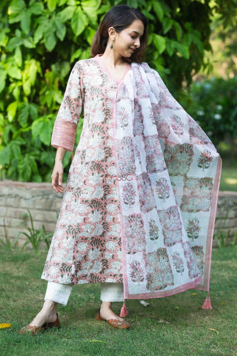 Image for Kusvaa Avdaf171 Sarva Cotton Kurta With Kota Doria Dupatta Look 1