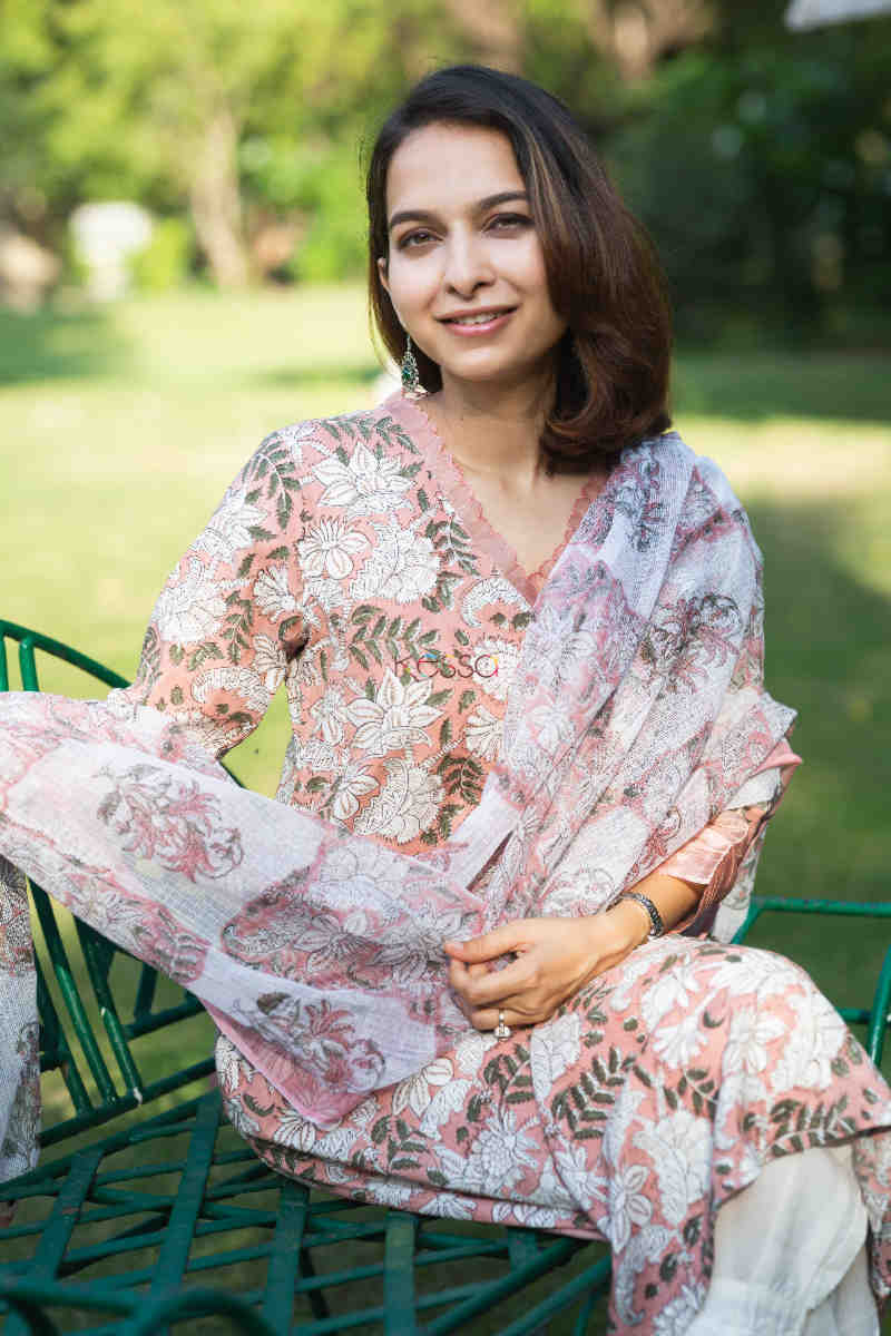 Image for Kusvaa Avdaf171 Sarva Cotton Kurta With Kota Doria Dupatta Look