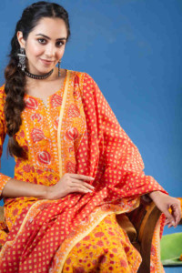 Image for Kusvaa Kuoj178 Braahmi Block Print Kurta With Mulmul Dupatta Sitting 2
