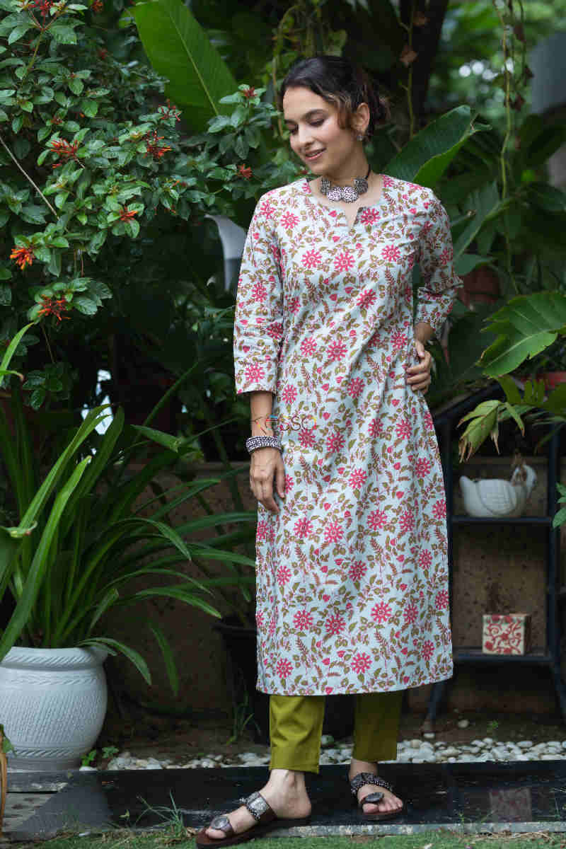 Image for Kusvaa Taf83 Charita Cotton Straight Kurta Front