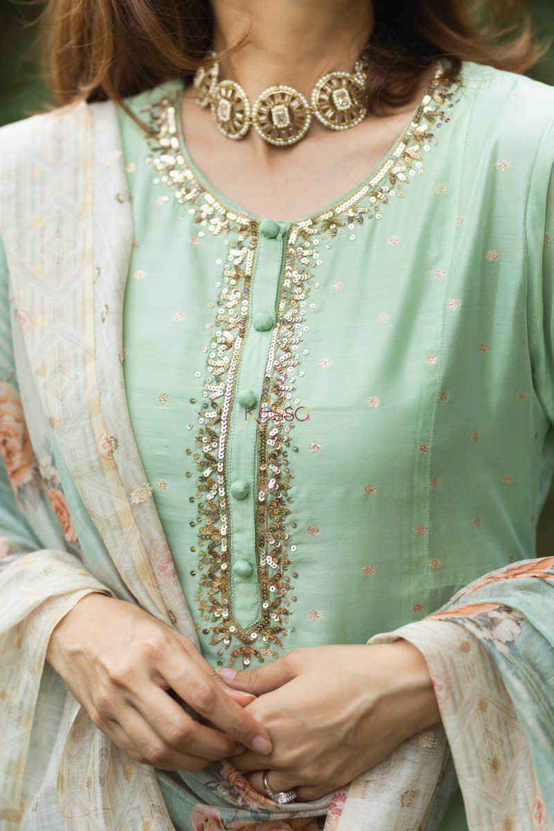 Image for Kusvaa Avdaf180 Indira Complete Suit Set Closeup New