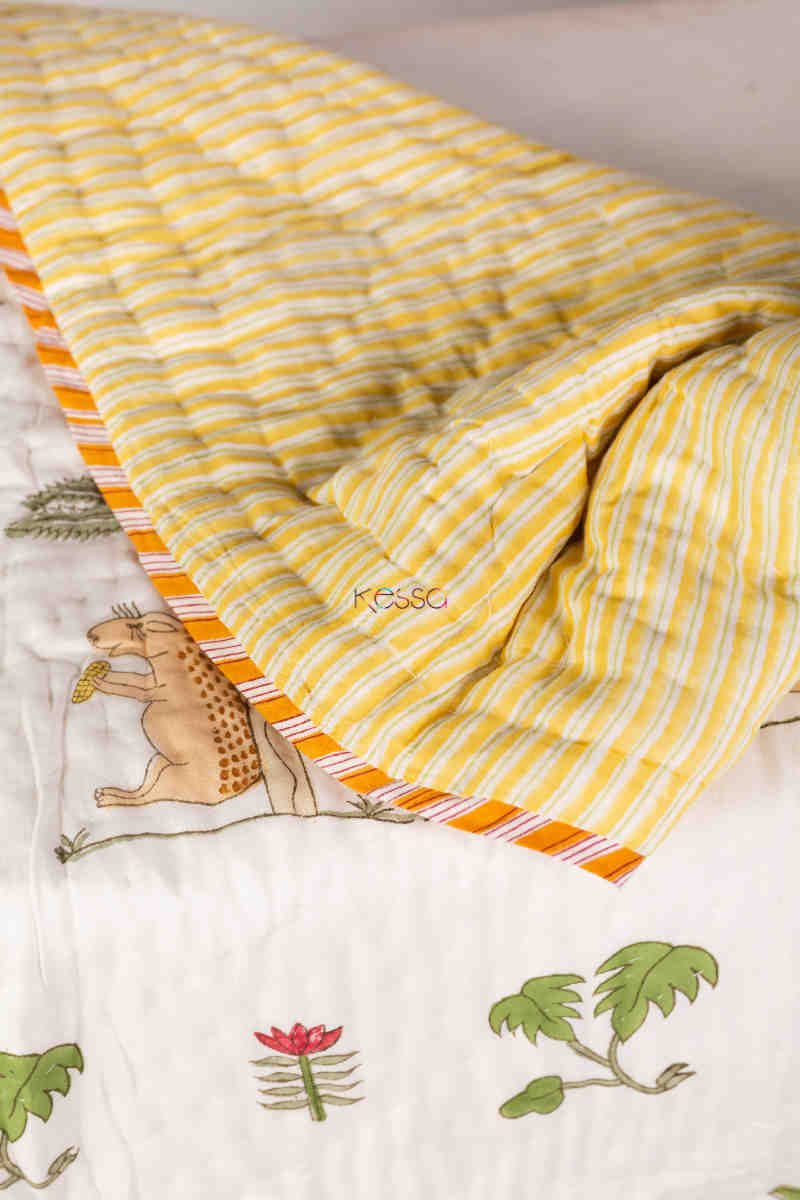 Image for Kusvaa Kaq213 Porcelain Tulip Tree Yellow Baby Quilt Closeup