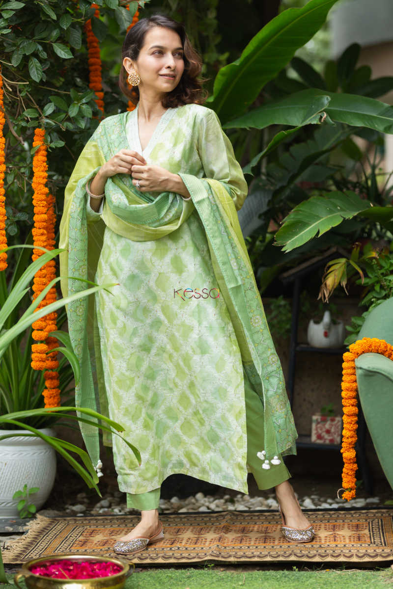 Image for Kusvaa Ws890 Baruni Chanderi Silk Straight Kurta With Dupatta Front