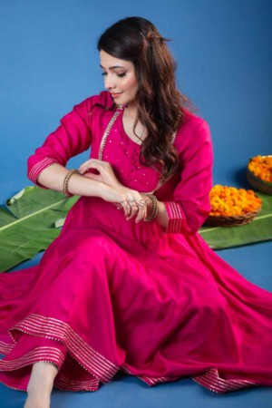 Image for Kusvaa Ws900 Aarunya Kalidaar Mulsin Kurta With Palazzo Sitting