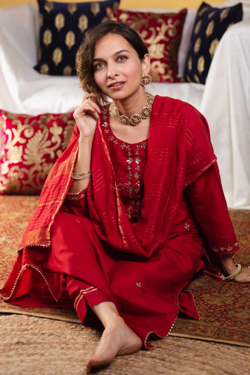 Image for Kusvaa Ws902 Alisa Chanderi Kurta Pant Set With Dupatta Sitting