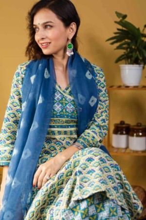 Image for Kusvaa Wsr330 Ooma Complete Salwar Suit Set With Kota Dupatta Sitting New