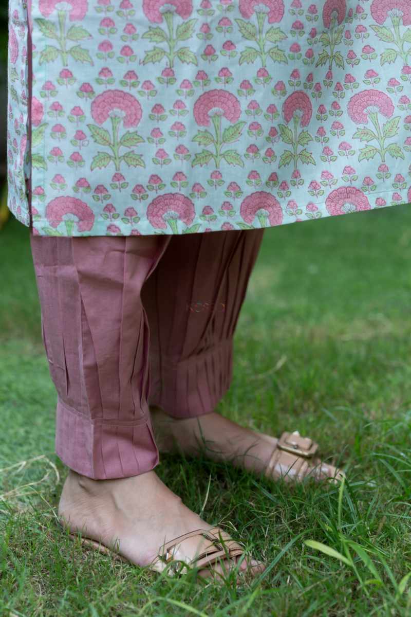 Image for Kusvaa De155 Tarra Regular Wear Straight Kurta Closeup 2 Newste