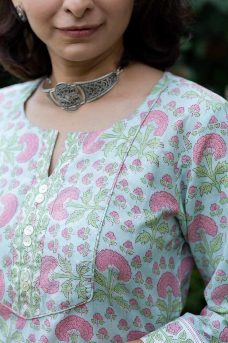 Image for Kusvaa De155 Tarra Regular Wear Straight Kurta Closeup Newste