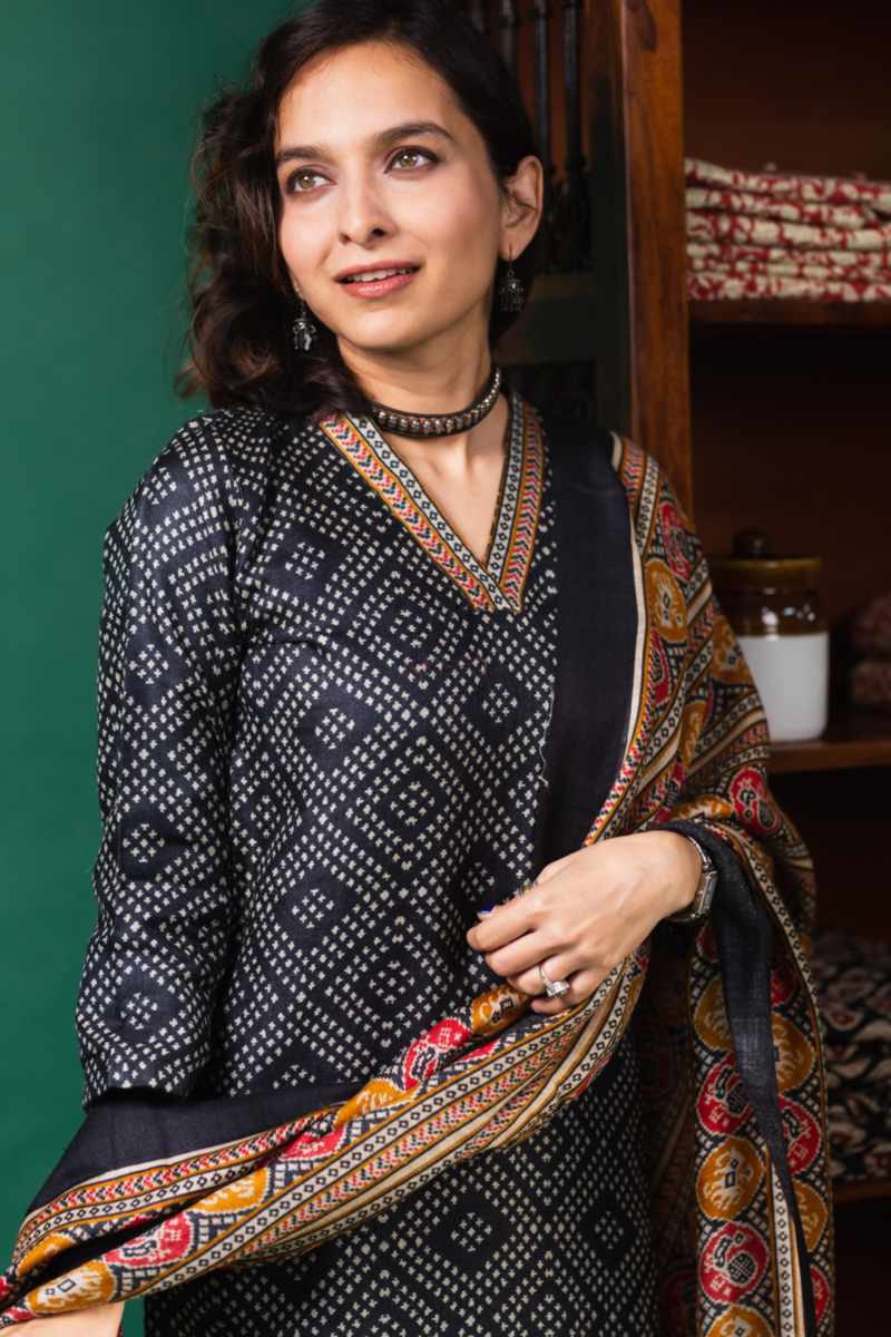 Image for Kusvaa Kuoj179 Shaili Pashmina Kurta Dupatta Set Closeup 2