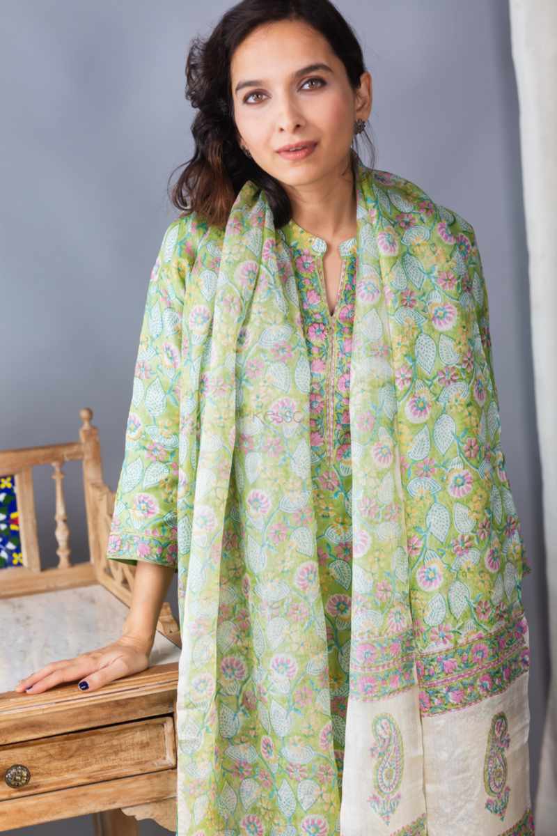 Image for Kusvaa Nekurta04 Svara Tussar Kurta Dupatta Pant Set Closeu