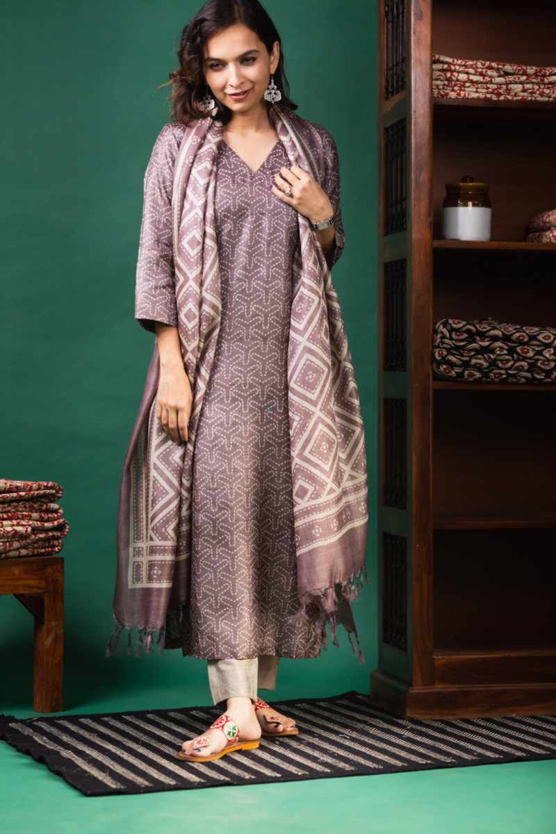 Image for Kusvaa Nekurta17 Hansika Tussar Kurta Dupatta Set Front