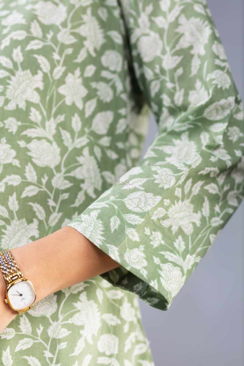 Image for Kusvaa Taf100 Sagara Straight Cotton Kurta Closeup 2