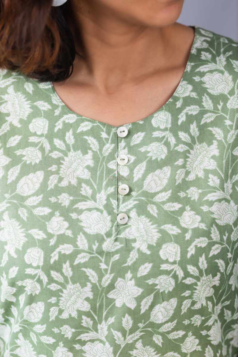 Image for Kusvaa Taf100 Sagara Straight Cotton Kurta Closeup