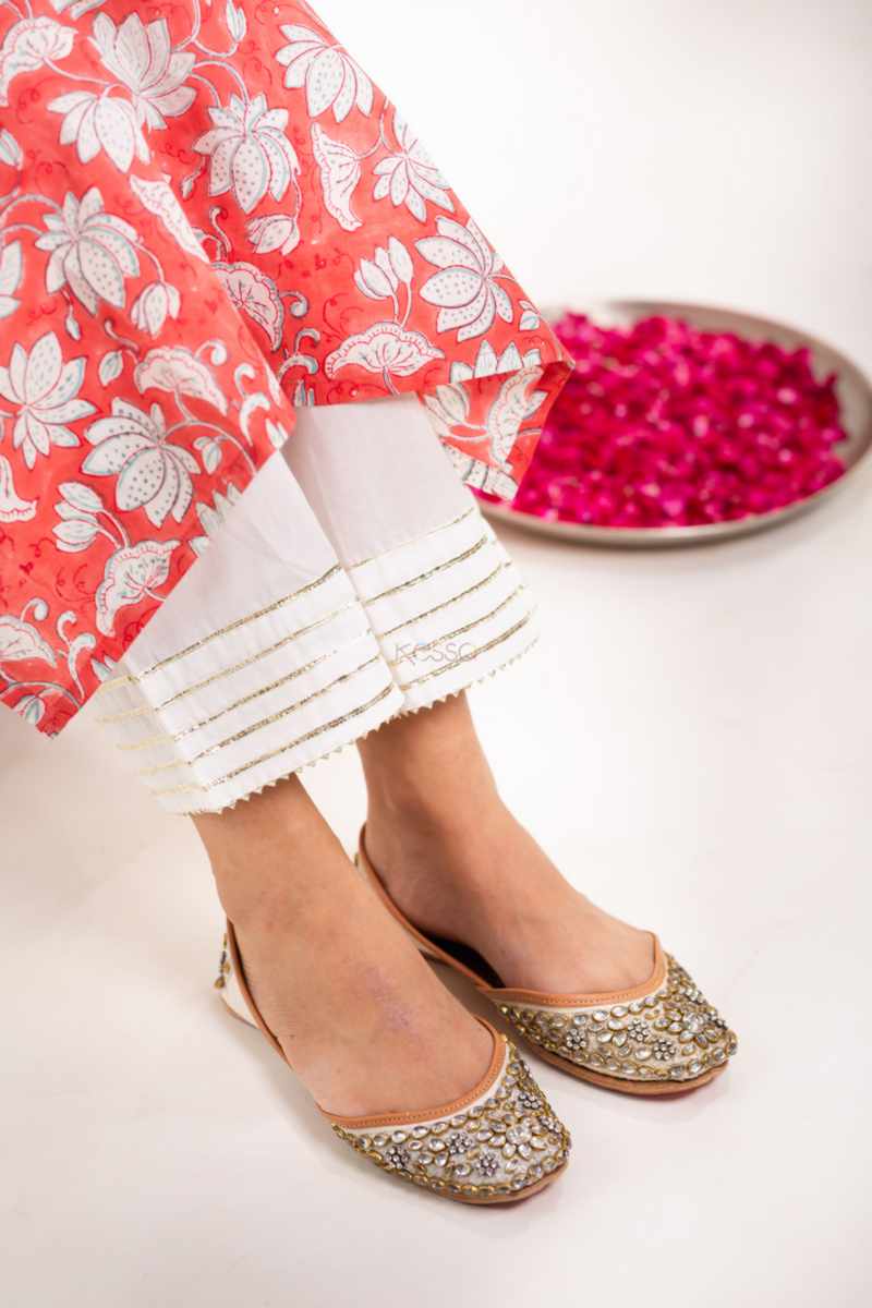 Image for Kusvaa Vcr146 Aagam Block Printed Straight Kurta With Dupatta Closeup 2
