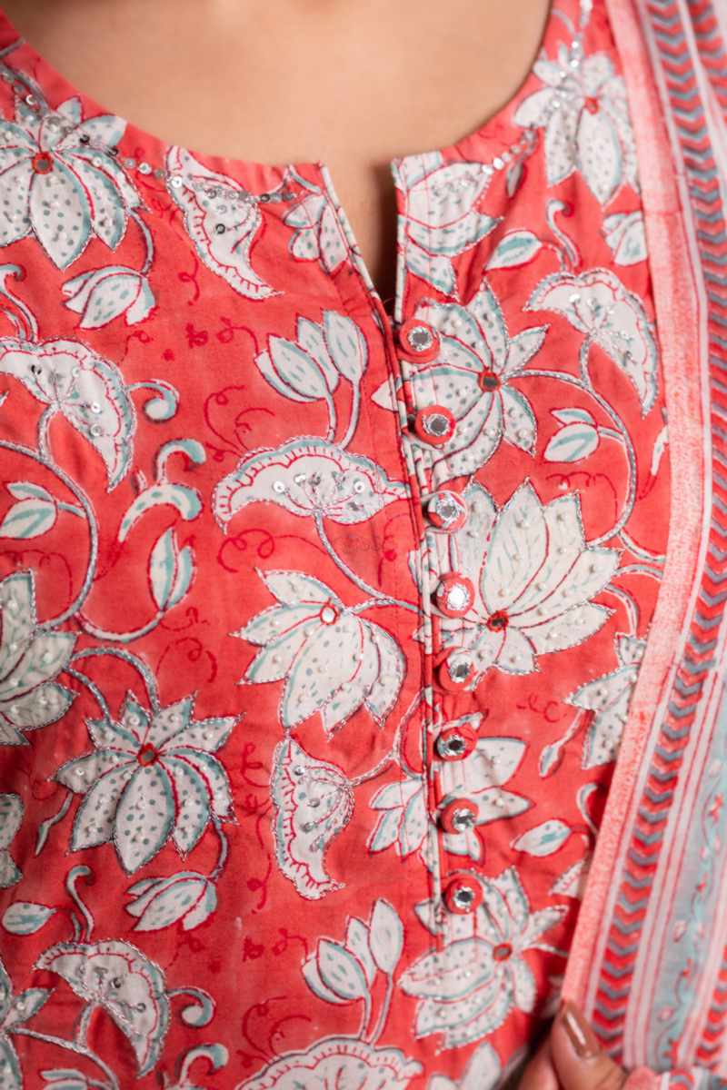 Image for Kusvaa Vcr146 Aagam Block Printed Straight Kurta With Dupatta Closeup