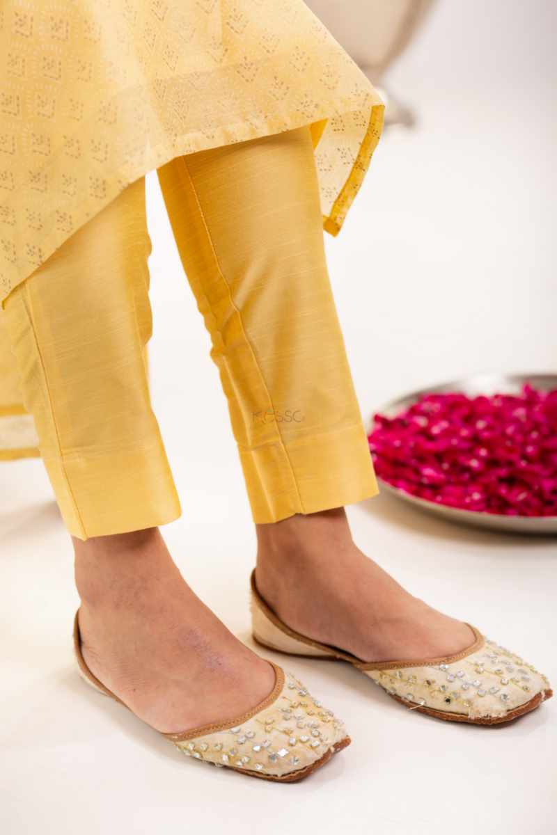 Image for Kusvaa Vcr150 Adita Maheshwari Silk Straight Kurta Closeup 2