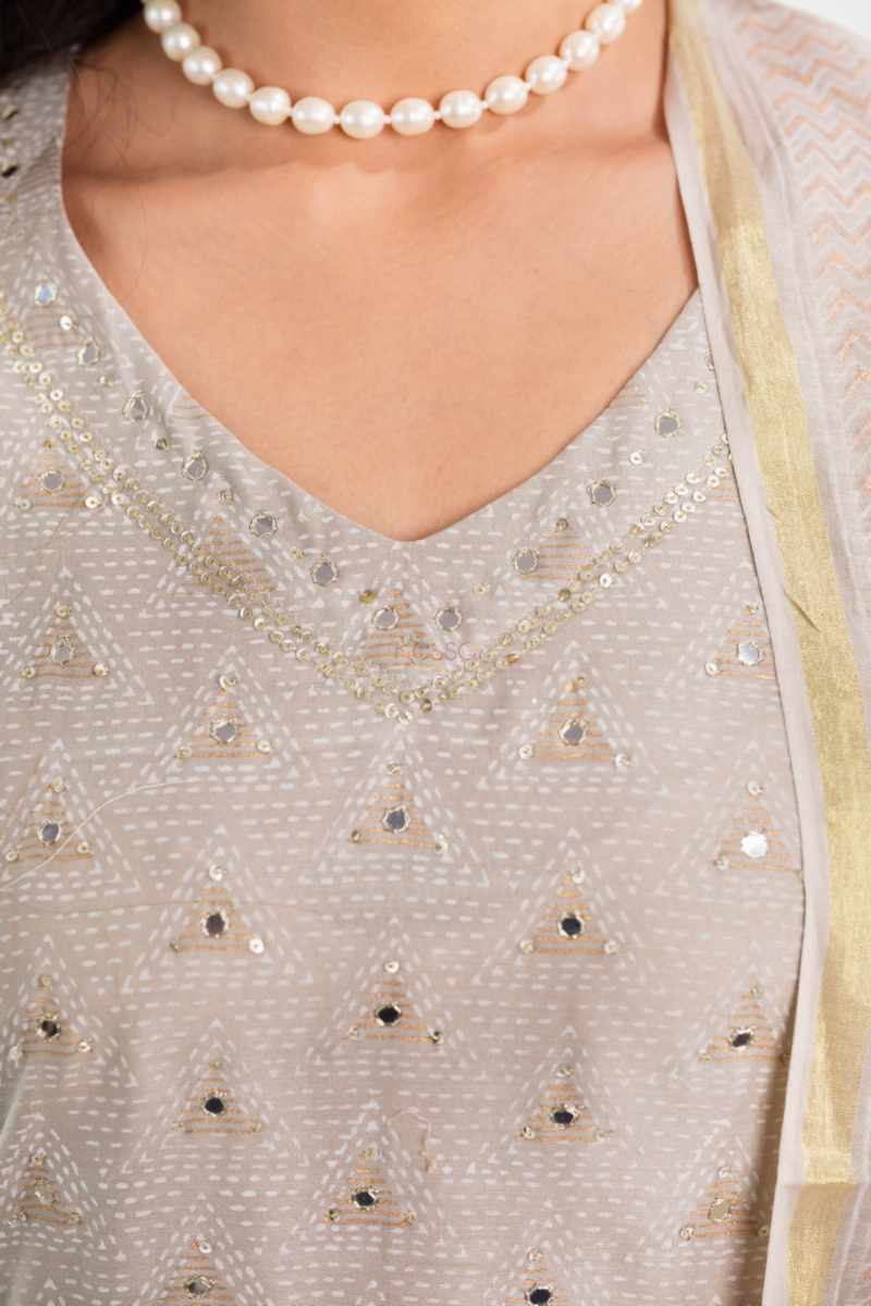 Image for Kusvaa Vcr151 Nushi Maheshwari Silk Kurta Dupatta Set Closeup