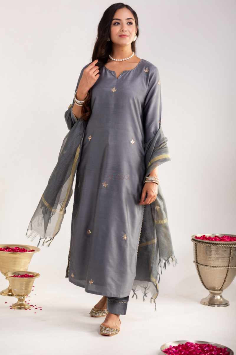 Image for Kusvaa Ws914 Nayna Silk Kurta Pant Set With Kota Doria Dupatta Side
