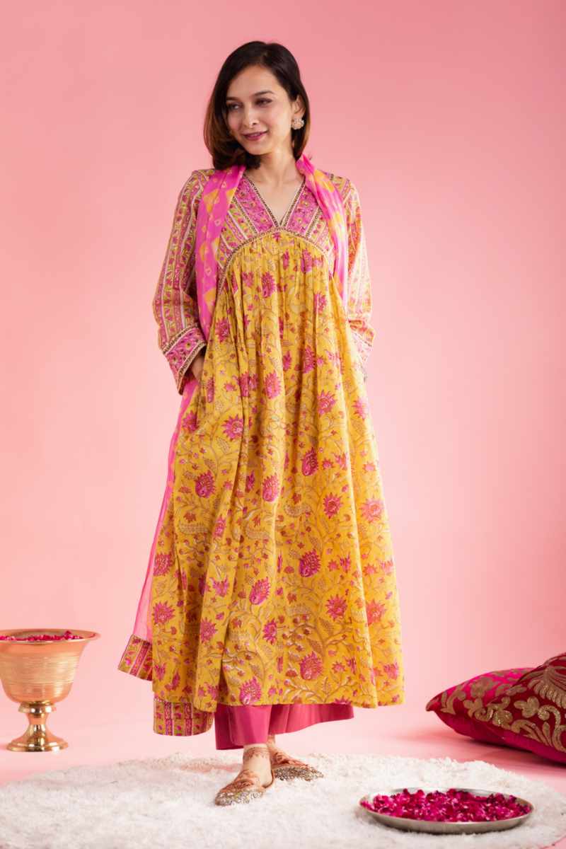 Image for Kusvaa Wsr346 Aakriti Block Print Kurta With Chiffon Dupatta Side