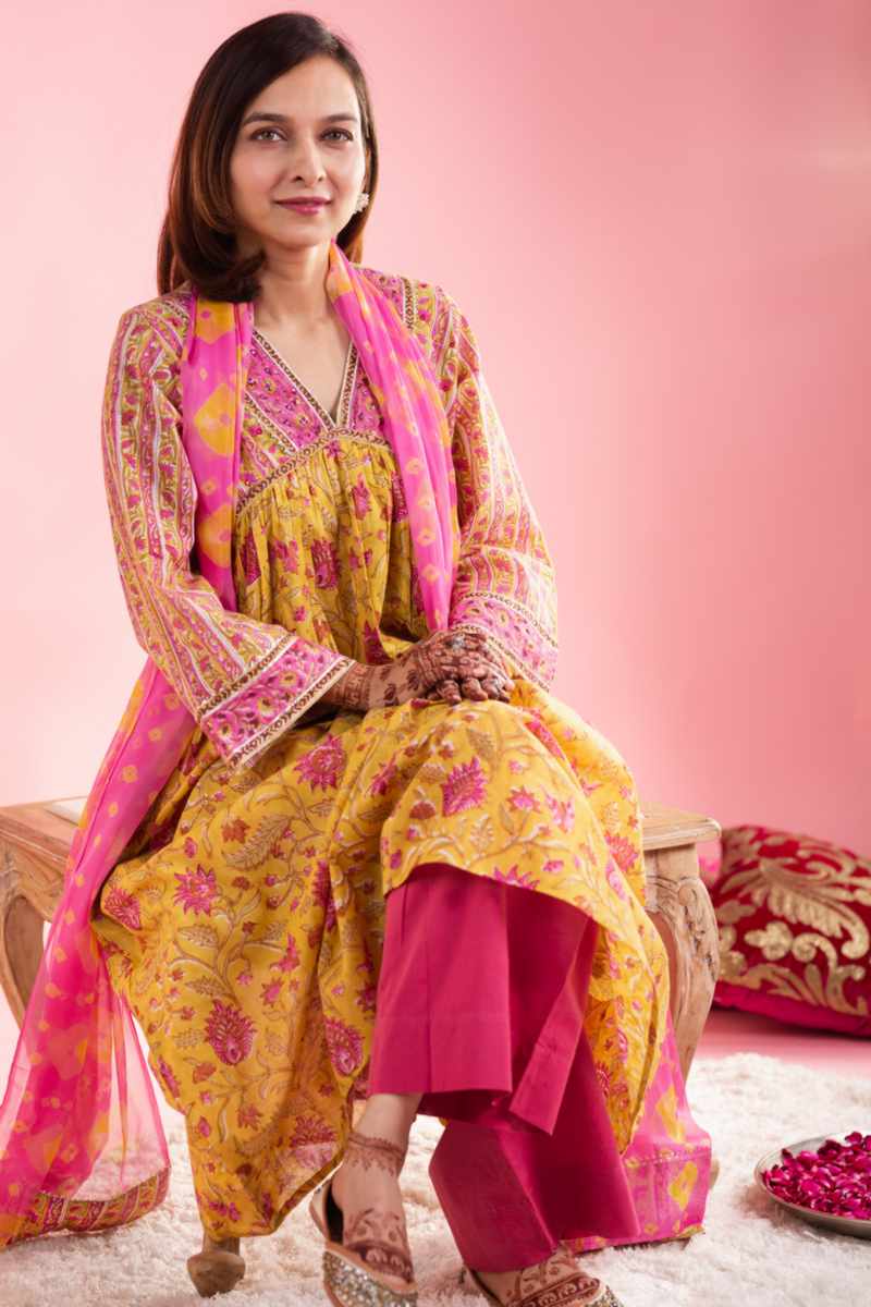 Image for Kusvaa Wsr346 Aakriti Block Print Kurta With Chiffon Dupatta Sitting
