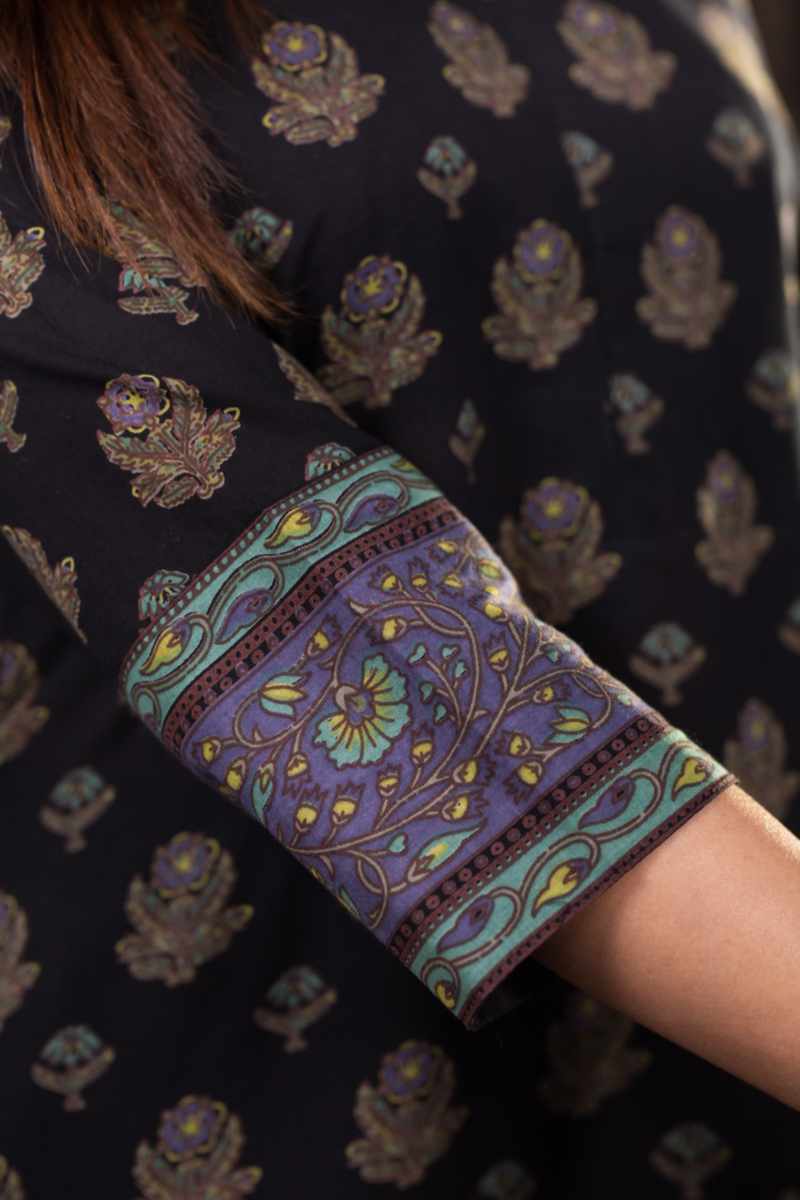 Image for Kusvaa Avdaf199 Nilima Striaght Cotton Kurta Closeup 2