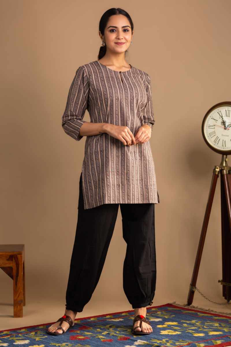 Image for Kusvaa Bpr20 Aprita Block Print Short Kurti Front