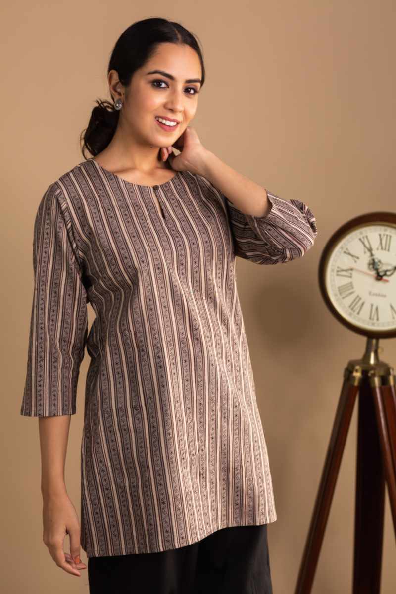 Image for Kusvaa Bpr20 Aprita Block Print Short Kurti Side