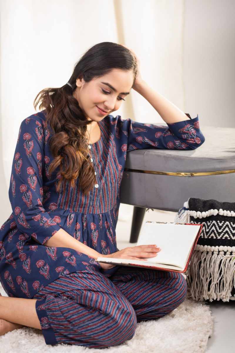 Image for Kusvaa De157 Opaline Cotton Jammies Set Sitting