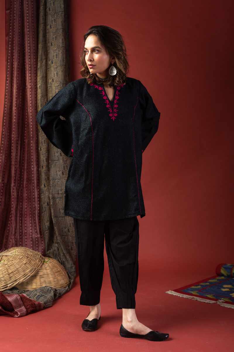 Image for Kusvaa De169 Saumya Woolen Short Kurti Closeup 4