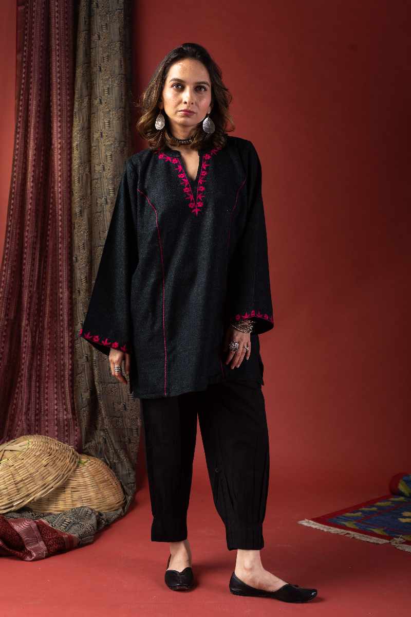 Image for Kusvaa De169 Saumya Woolen Short Kurti Closeup 6