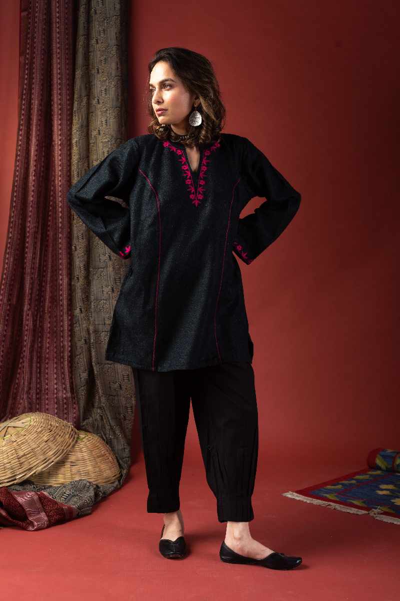 Image for Kusvaa De169 Saumya Woolen Short Kurti Closeup