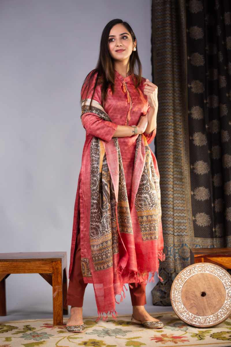 Image for Kusvaa Kuoj183 Urvi Tusser Kurta Dupatta Set Front