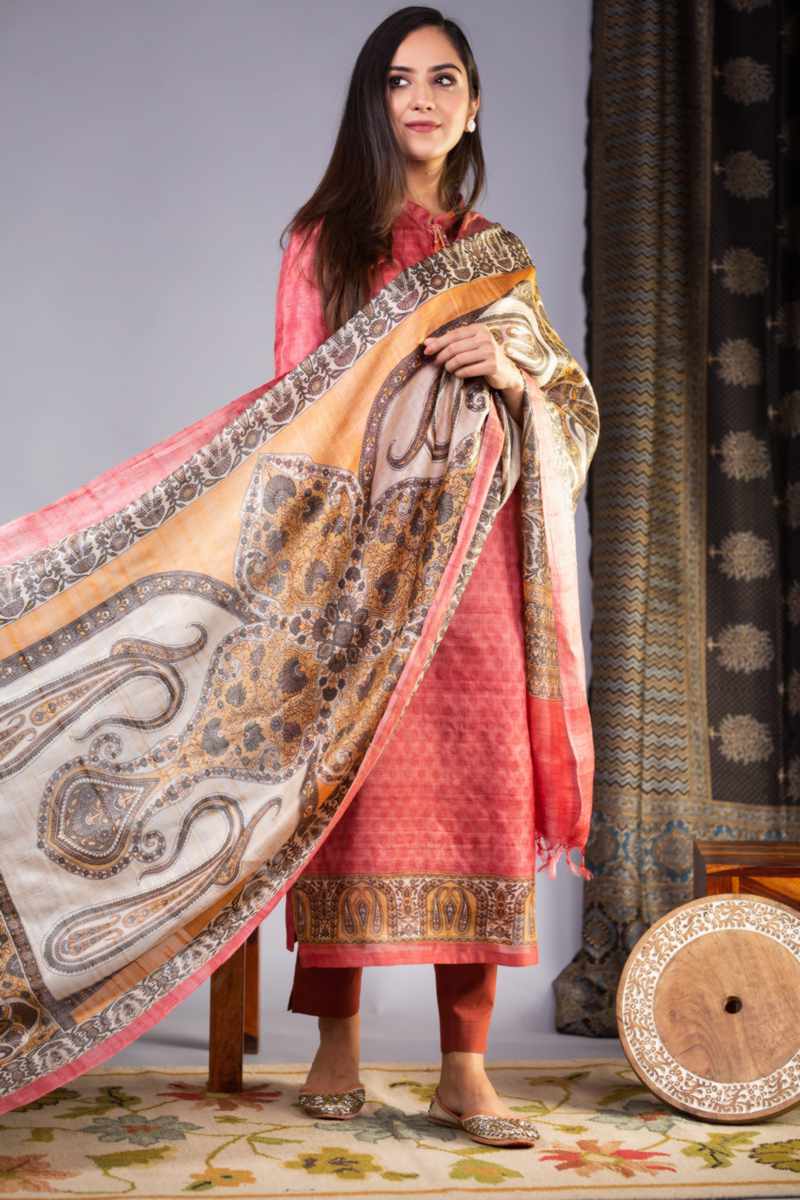 Image for Kusvaa Kuoj183 Urvi Tusser Kurta Dupatta Set Side