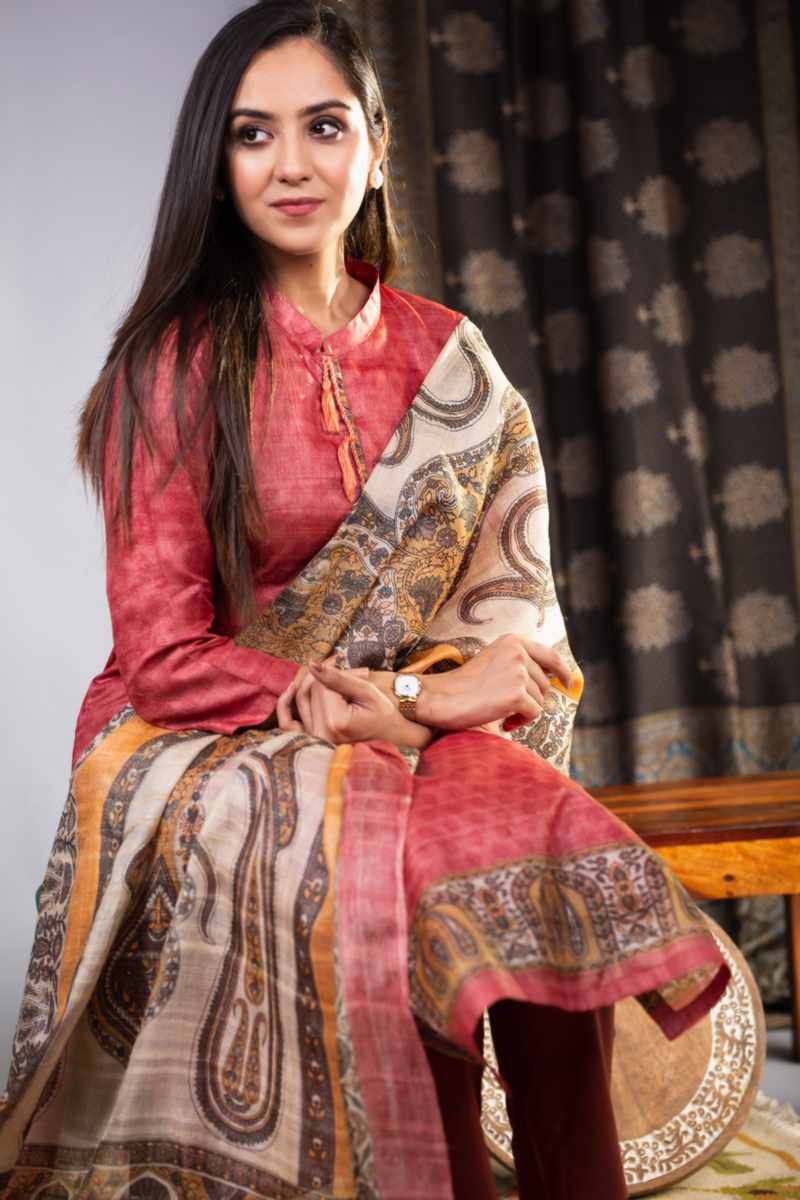 Image for Kusvaa Kuoj183 Urvi Tusser Kurta Dupatta Set Sitting
